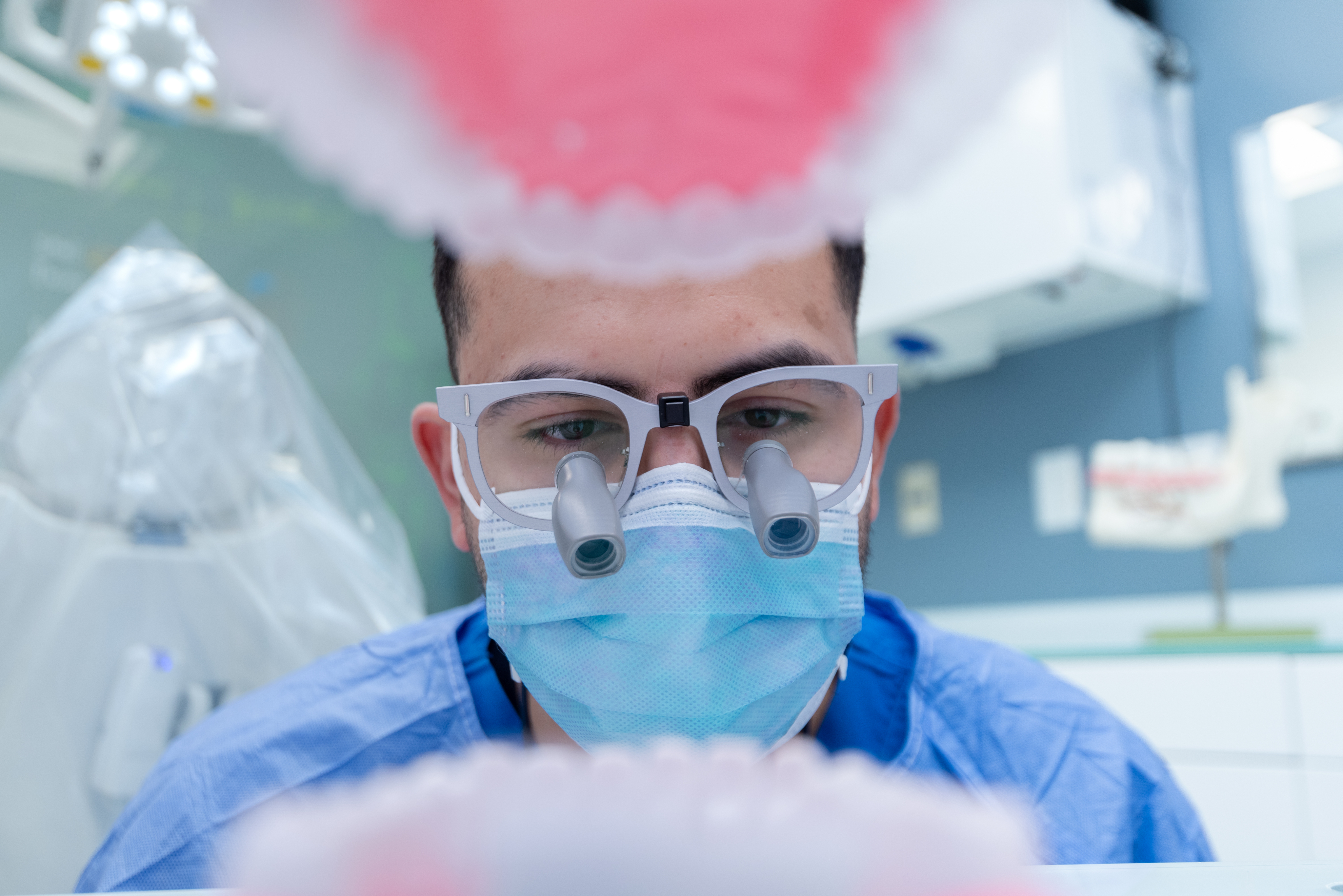 فحص أسنان مجاني